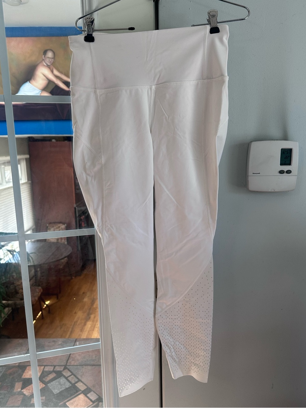 White Lululemon leggings. Size 8. Gently worn - good condition.